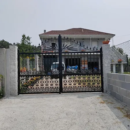 A Casa Dos Puertos Casa Independiente En El Pueblo * Cartelle